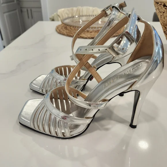 Alvin Valley Silver Heels - Picture 3 of 11